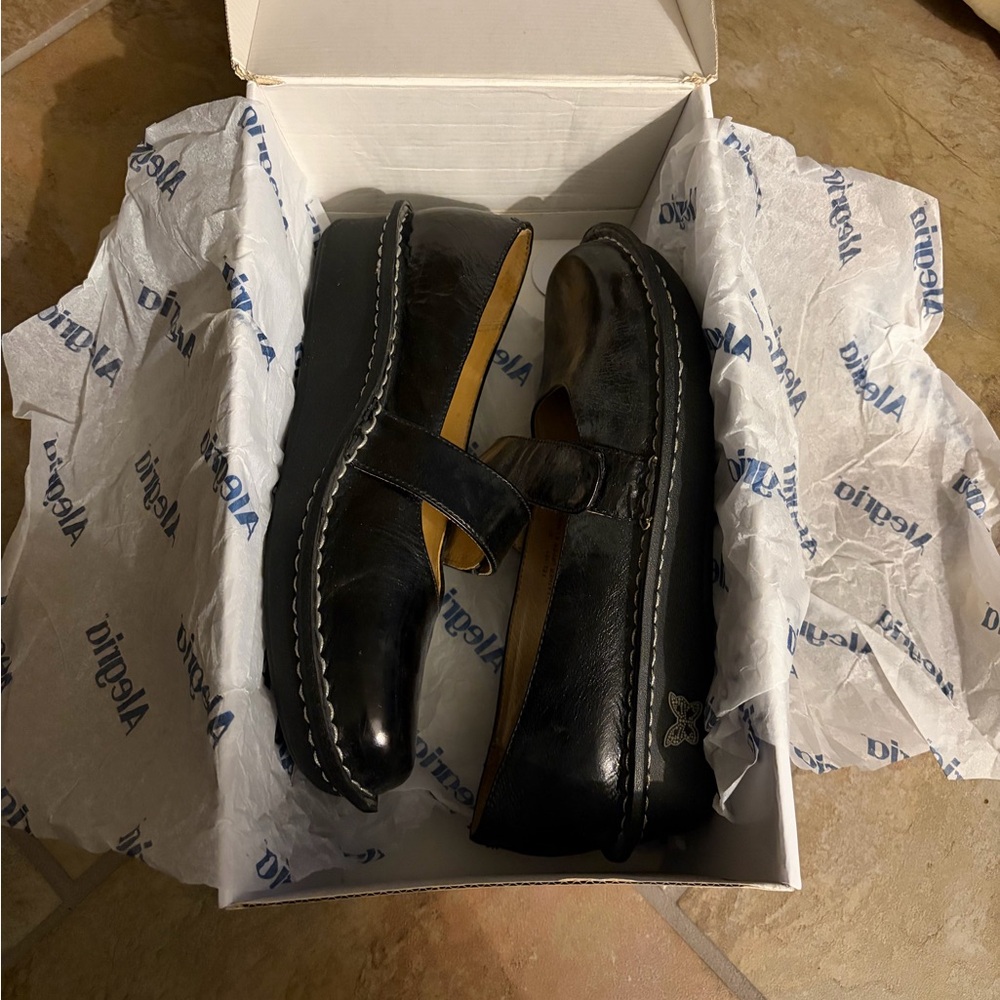 Alegria Black Leather Women’s Loafers